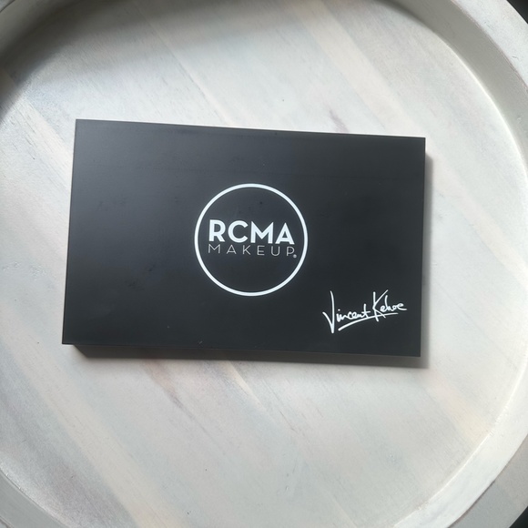 RMCA VK Foundation/Concealer Palette #11 - MUA RETIREMENT SALE! - Picture 1 of 6